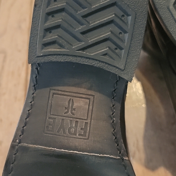 Frye Veronica Short Leather Back Zip Boots - Picture 10 of 14